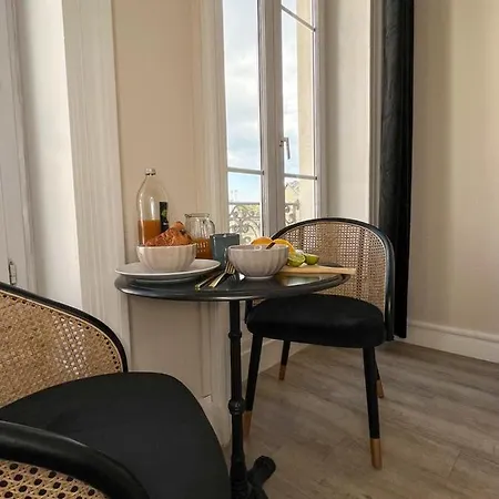 Athos Apartment *
