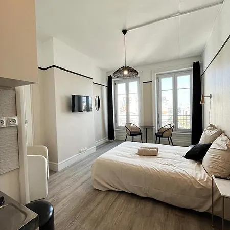 Apartment Athos Lyon